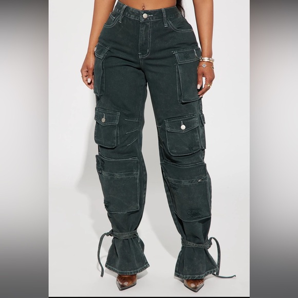 Fashion Nova Ankle Tie Cargo Jeans - Size 9 - Picture 2 of 3